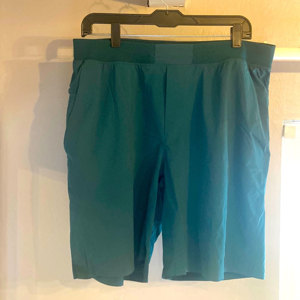 Lululemon T.H.E. Short 9” XL like new